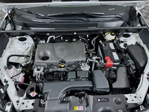 Used 2025 Toyota RAV4 XLE w/ Convenience Package image 32