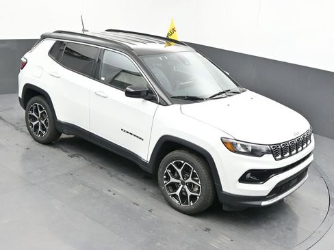 Used 2025 Jeep Compass Limited image 37