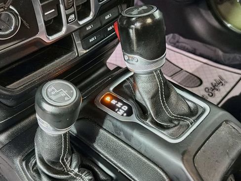 Used 2021 Jeep Wrangler Unlimited Sahara w/ Uconnect 4C Nav & Sound Group AWD/4WD image 17