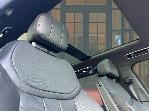 New 2026 Land Rover Range Rover Long Wheelbase SE image 13