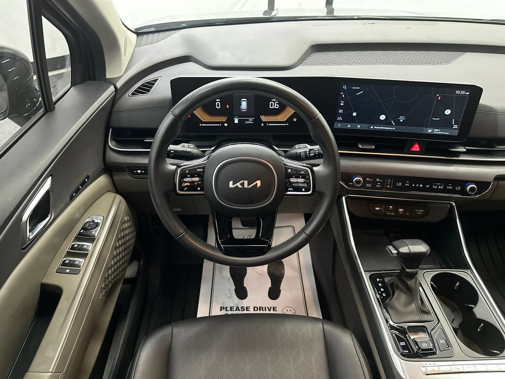 Used 2025 Kia Carnival EX FWD image 25
