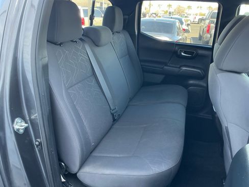 Used 2016 Toyota Tacoma TRD Sport w/ Towing Package image 18