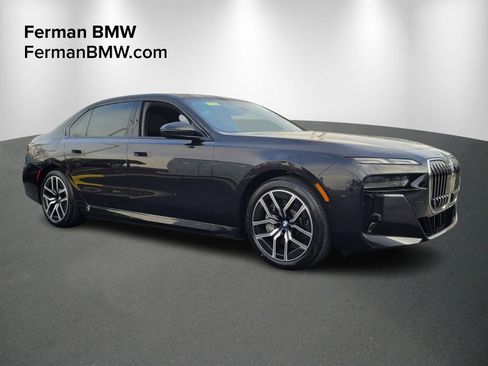 New 2025 BMW 750e xDrive image 1