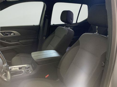 Used 2023 Chevrolet Traverse LT FWD image 16