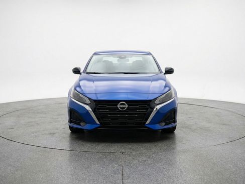 Used 2025 Nissan Altima 2.5 SV FWD image 2