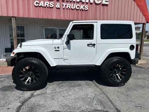 Used 2017 Jeep Wrangler Sahara AWD/4WD image 10