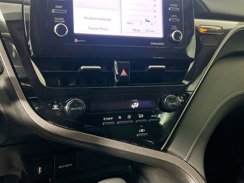 Used 2022 Toyota Camry SE image 18