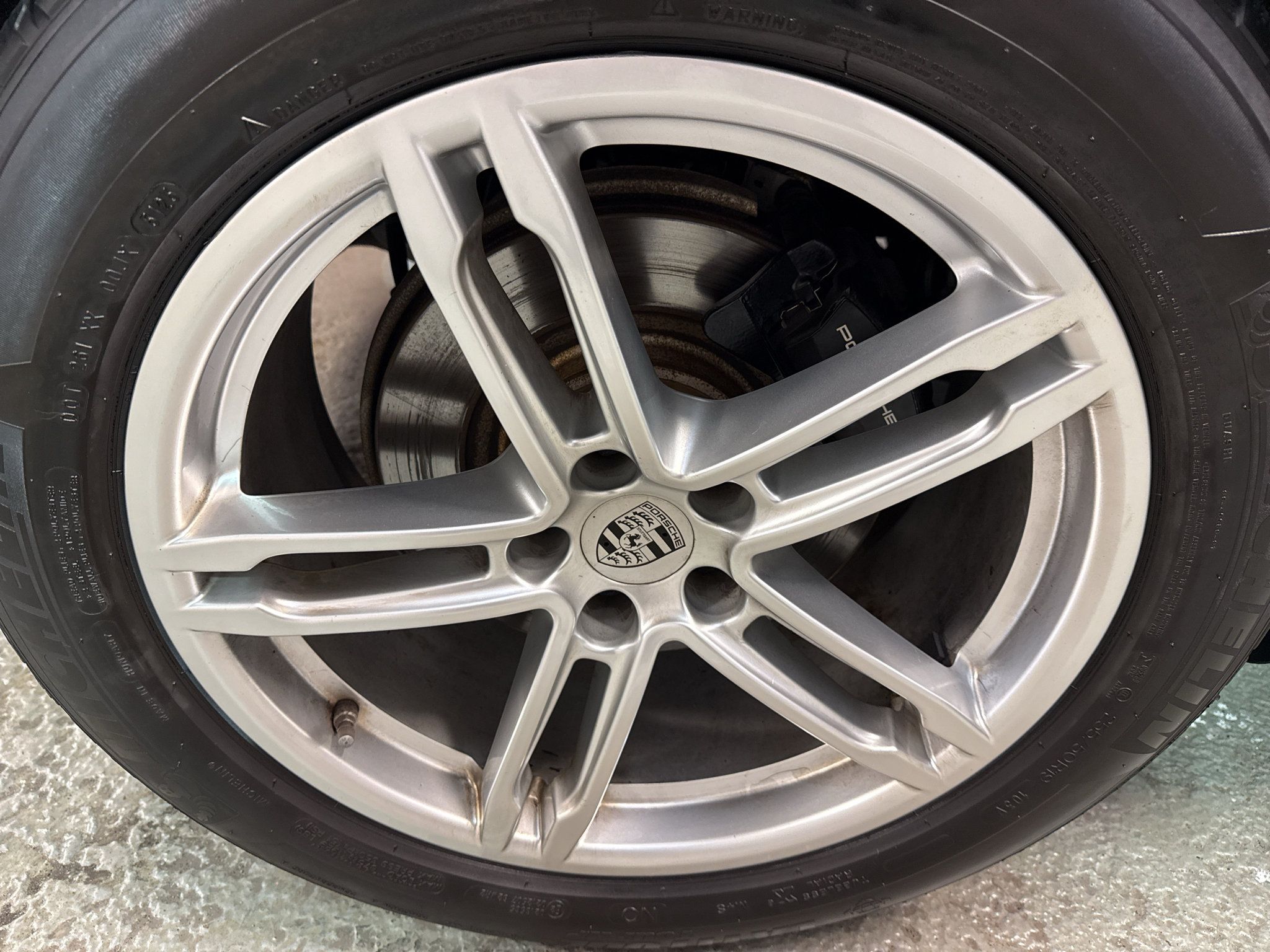 Used 2020 Porsche Macan AWD/4WD image 38