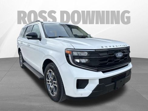 Used 2025 Ford Expedition Active AWD/4WD image 3