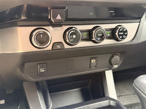 Used 2017 Toyota Tacoma SR5 w/ Tow Package AWD/4WD image 38