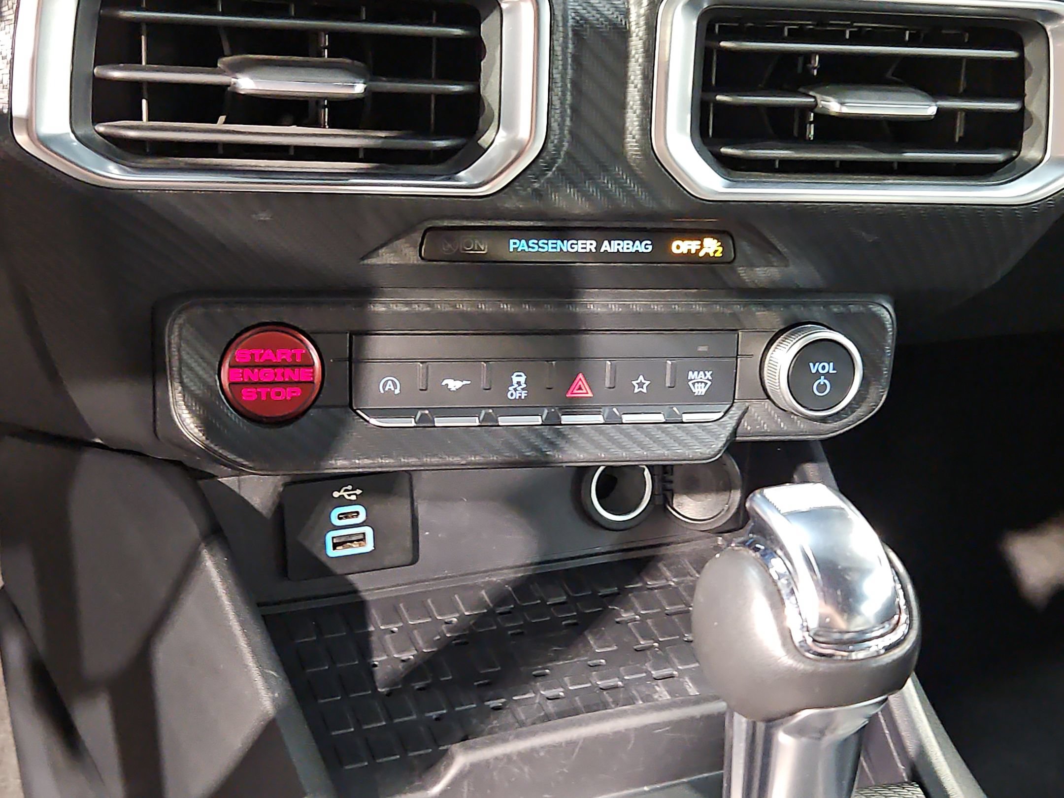 Used 2024 Ford Mustang Premium RWD image 31