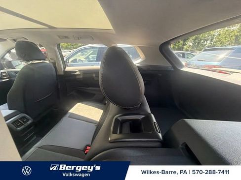 Used 2025 Volkswagen Taos SE AWD/4WD image 10