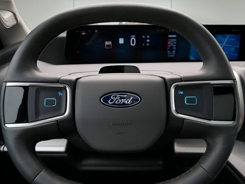 Used 2025 Ford Expedition Active AWD/4WD image 19
