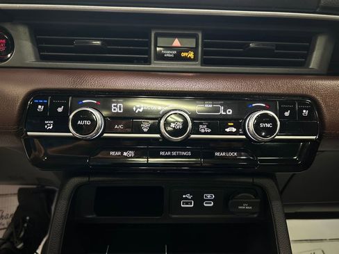 Used 2025 Honda Pilot Elite image 17
