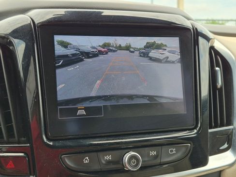 Used 2022 Chevrolet Traverse LT FWD image 14