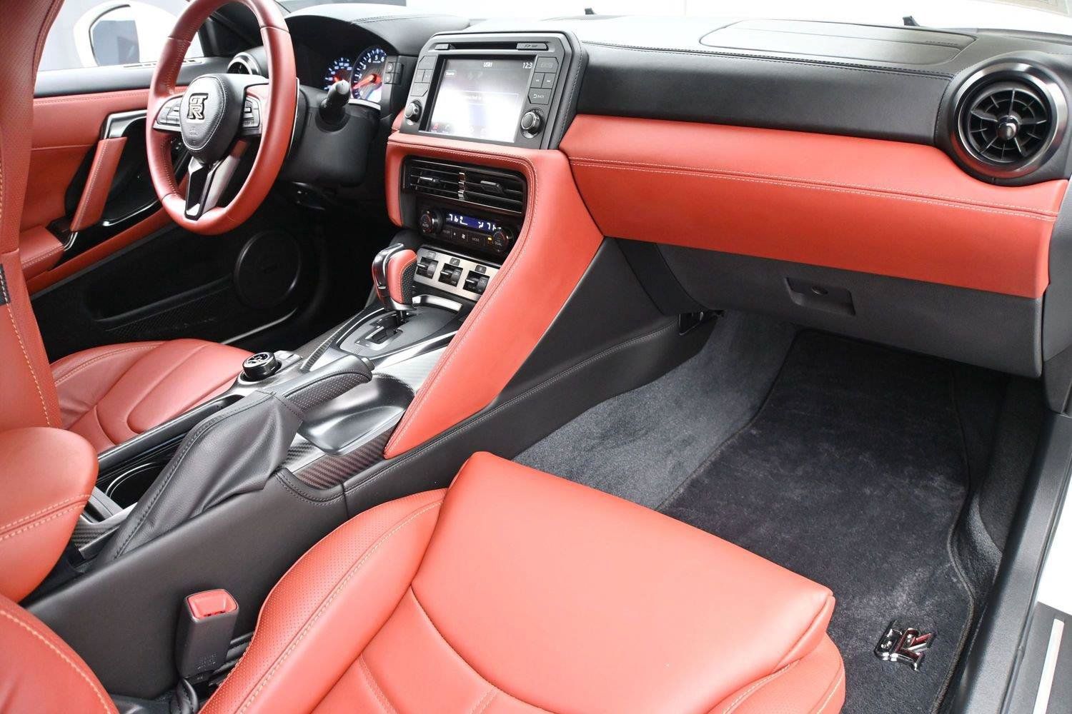 Certified 2024 Nissan GT-R Premium w/ Premium Interior Package AWD/4WD image 23