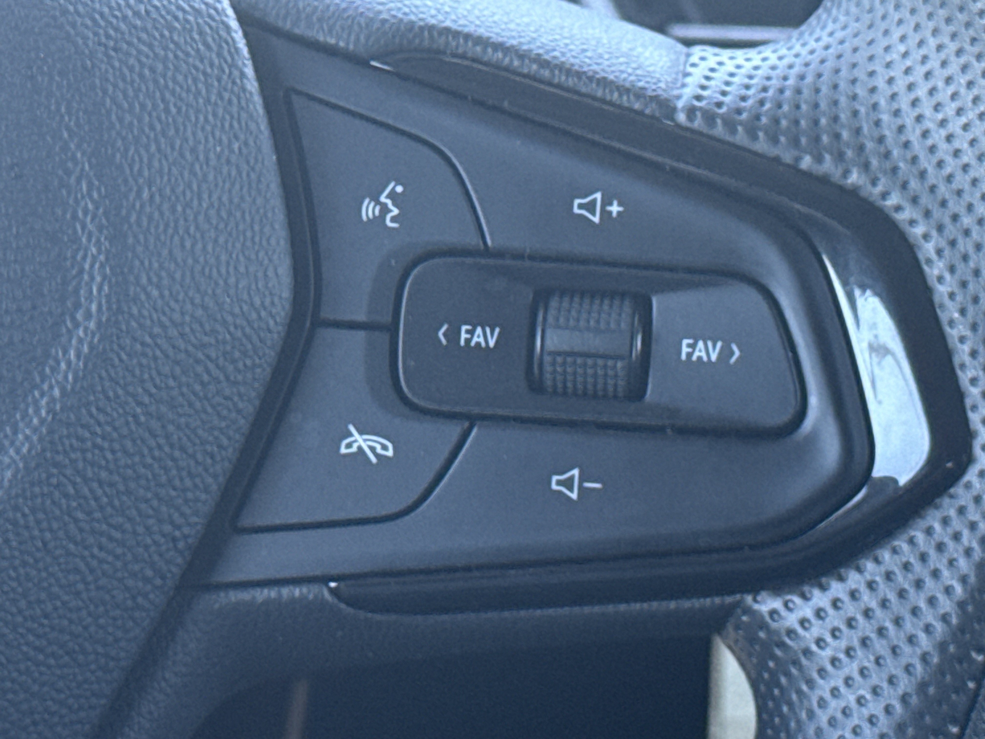 Used 2026 Chevrolet Trax LS FWD image 20