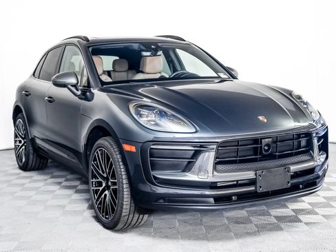 Certified 2025 Porsche Macan Turbo image 8