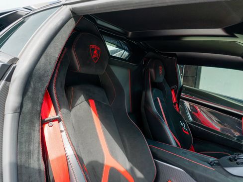 Used 2020 Lamborghini Aventador SVJ AWD/4WD image 15