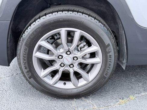 Used 2024 GMC Terrain SLT w/ Tech Package FWD image 36