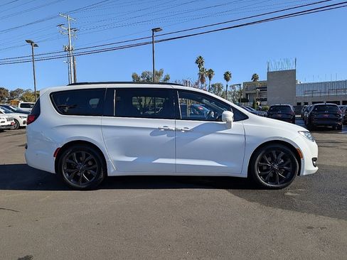 Used 2019 Chrysler Pacifica Touring-L Plus w/ Advanced Safetytec Group image 8