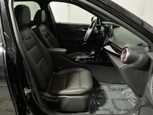 Used 2025 Chevrolet Trax RS w/ Sunroof Package image 33