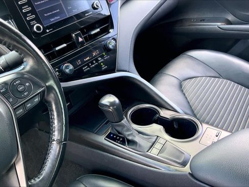 Used 2024 Toyota Camry SE w/ Cold Weather Package FWD image 16