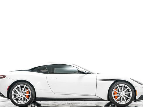 Used 2018 Aston Martin DB11 Coupe RWD image 2