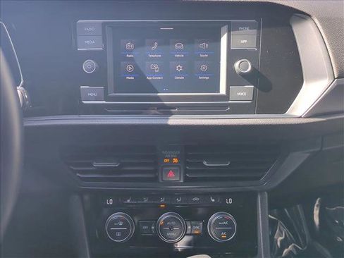 Used 2023 Volkswagen Jetta SE image 14