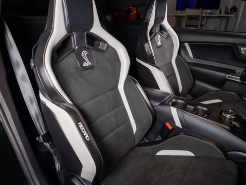 Used 2020 Ford Mustang Shelby GT500 w/ Carbon Fiber Track Pack RWD image 13