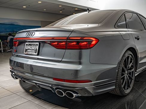 Used 2022 Audi S8 AWD/4WD image 16