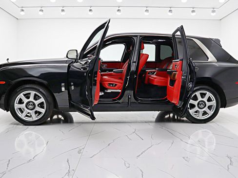 Used 2019 Rolls-Royce Cullinan AWD/4WD image 4
