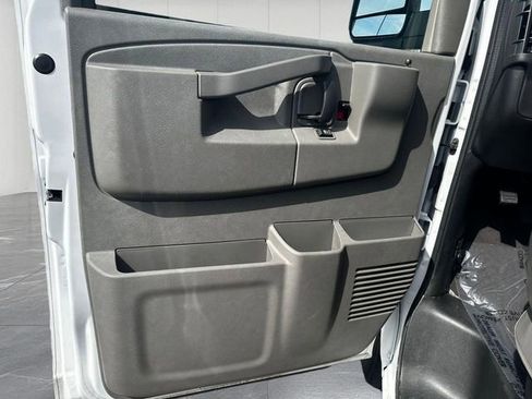 Used 2025 Chevrolet Express 3500 LT w/ LT Preferred Equipment Group RWD image 11
