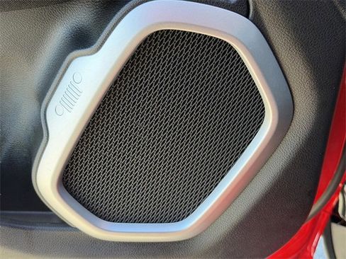 Used 2018 Jeep Renegade Latitude w/ Popular Equipment Group image 21