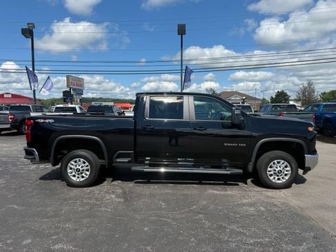 Used 2025 Chevrolet Silverado 2500 LT w/ Convenience Package AWD/4WD image 9