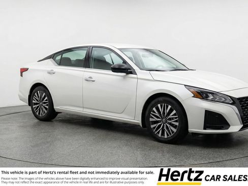 Used 2025 Nissan Altima 2.5 SV image 1