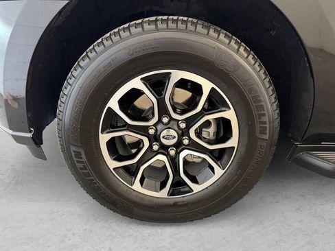 Used 2023 Ford Expedition XLT image 23