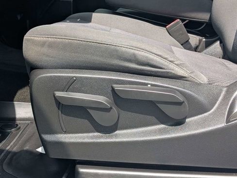 Used 2018 Chevrolet Silverado 1500 LT RWD image 18