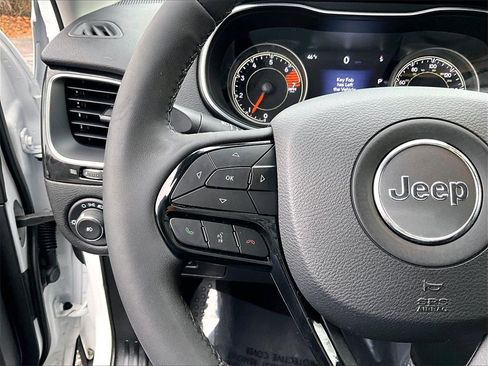 Used 2023 Jeep Cherokee Altitude Lux image 18