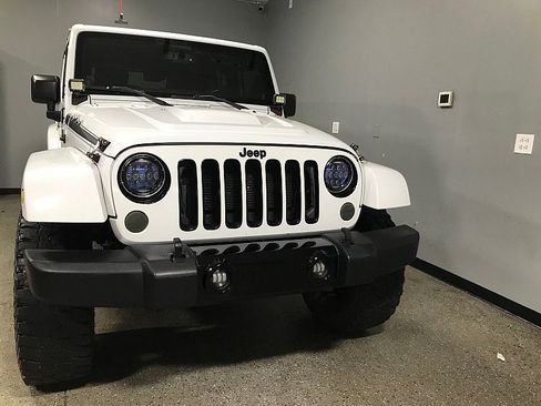 Used 2014 Jeep Wrangler Unlimited Sahara image 8