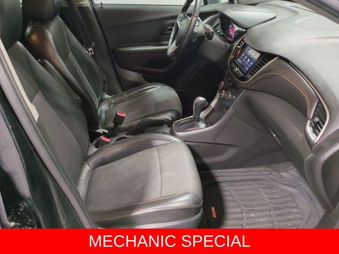 Used 2018 Chevrolet Trax LT w/ LT Convenience Package image 21