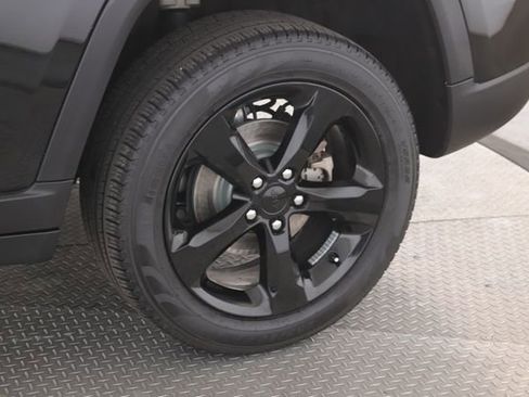 Used 2023 Jeep Grand Cherokee Limited w/ Black Appearance Package image 14