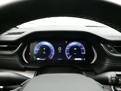 Used 2025 Jeep Grand Cherokee L Limited w/ Luxury Tech Group II image 19