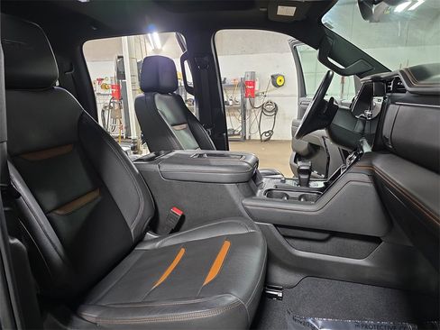 Used 2022 GMC Sierra 1500 AT4 w/ AT4 Preferred Package image 10