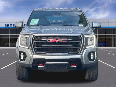 Used 2024 GMC Yukon AT4 w/ Technology Package AWD/4WD image 9