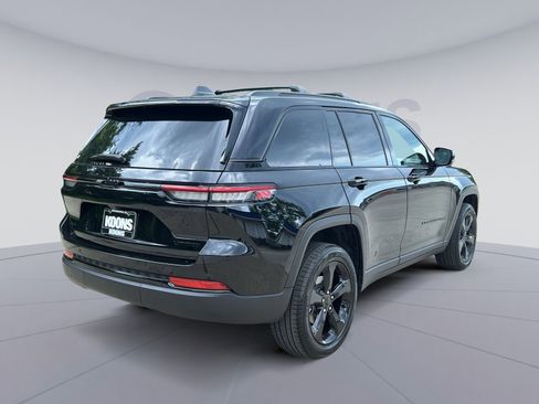 Used 2024 Jeep Grand Cherokee Limited w/ Black Appearance Package AWD/4WD image 16