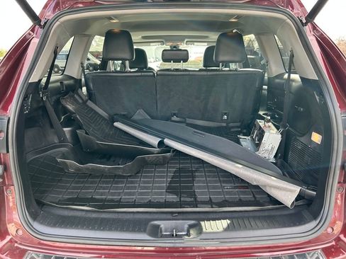 Used 2017 Toyota Highlander XLE image 27