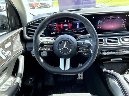 Used 2024 Mercedes-Benz GLS 450 4MATIC image 11