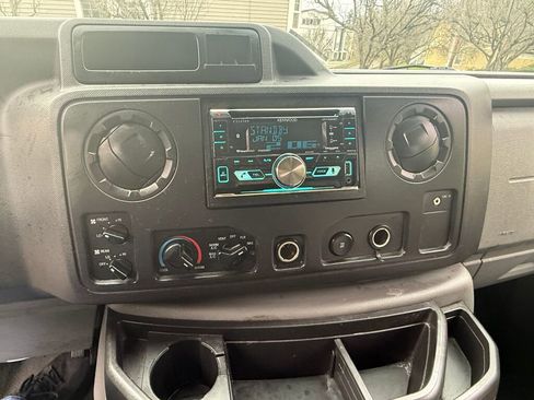 Used 2011 Ford E-350 and Econoline 350 XLT image 9