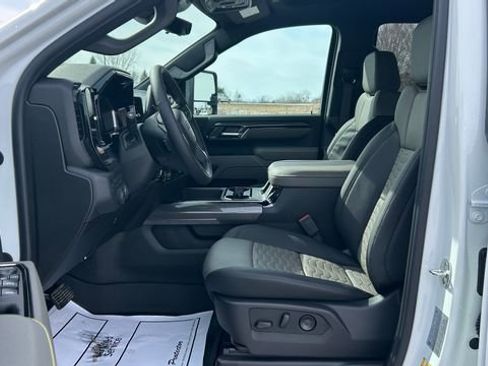 New 2026 Chevrolet Silverado 2500 ZR2 image 15